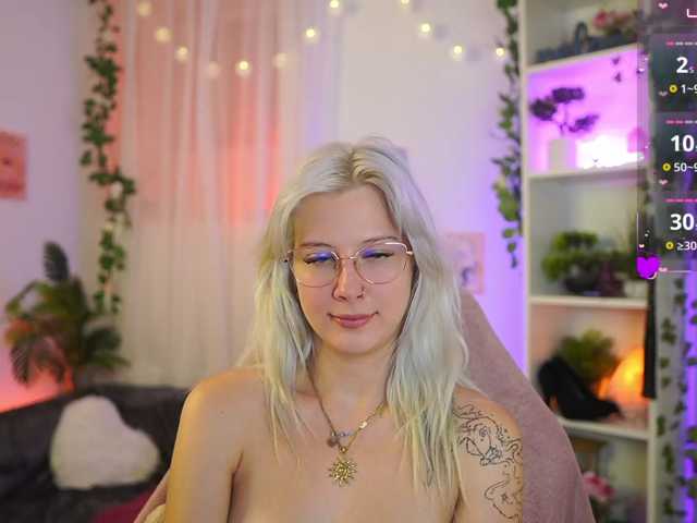 EmilySwan live cam on BongaCams