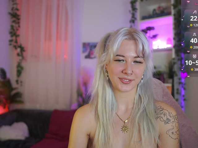 EmilySwan live cam preview