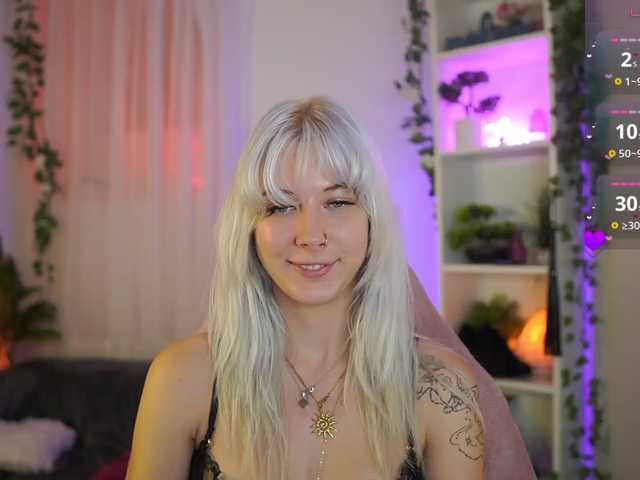 EmilySwan live cam preview