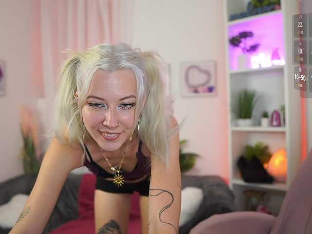 EmilySwan live cam on BongaCams