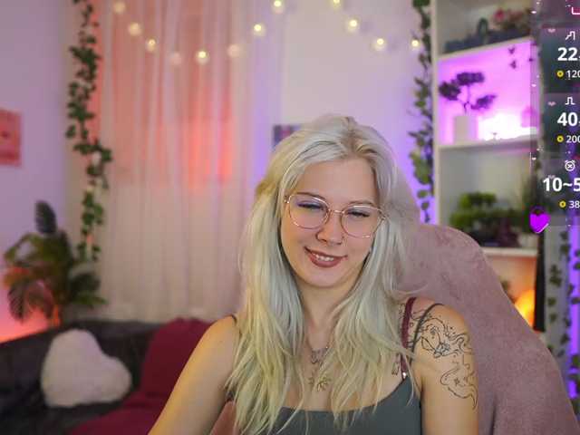 EmilySwan live cam on BongaCams