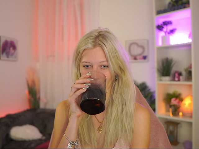 EmilySwan live cam on BongaCams