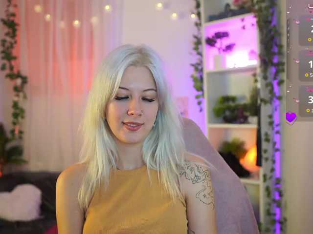 EmilySwan live cam on BongaCams