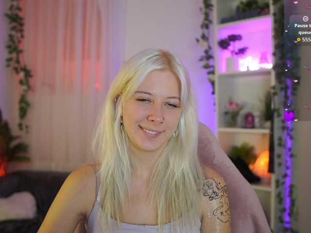 EmilySwan live cam on BongaCams