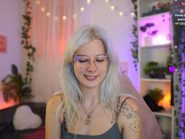 EmilySwan live cam on BongaCams
