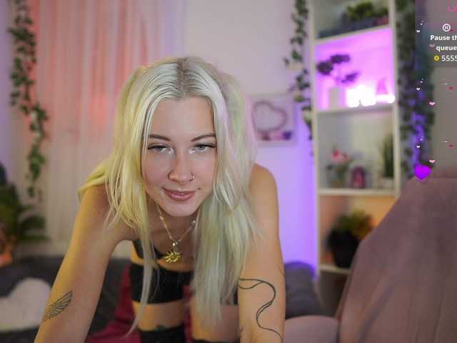 EmilySwan live cam on BongaCams