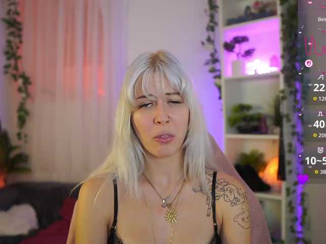 EmilySwan live cam preview