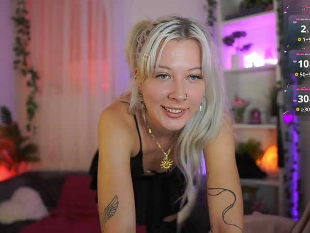 EmilySwan live cam on BongaCams