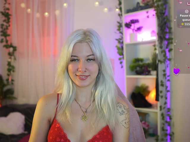 EmilySwan live cam on BongaCams
