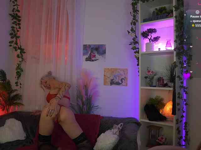 EmilySwan webcam