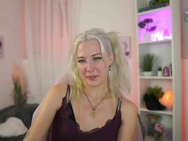 EmilySwan webcam