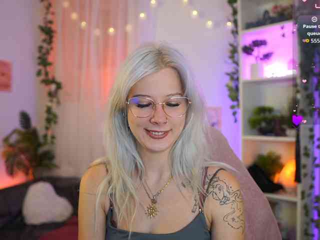 EmilySwan webcam