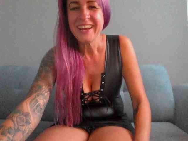 GermanMilfJasmin webcam