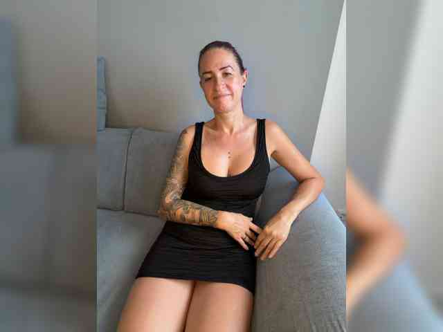 Model: GermanMilfJasmin