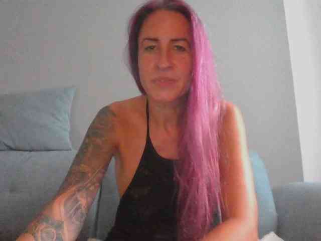 GermanMilfJasmin webcam