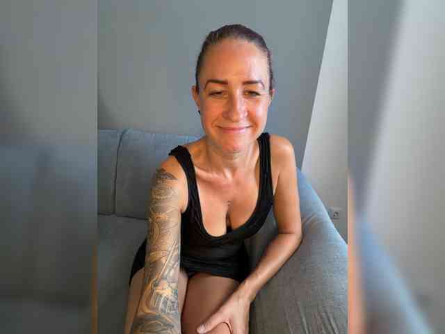 GermanMilfJasmin webcam
