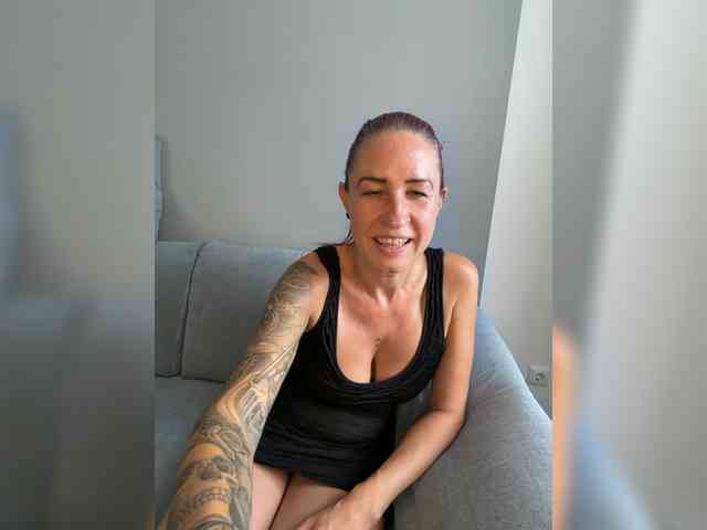 Model: GermanMilfJasmin