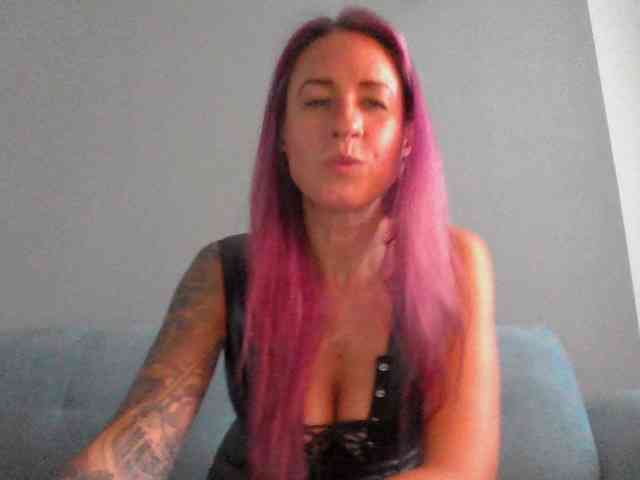 GermanMilfJasmin webcam