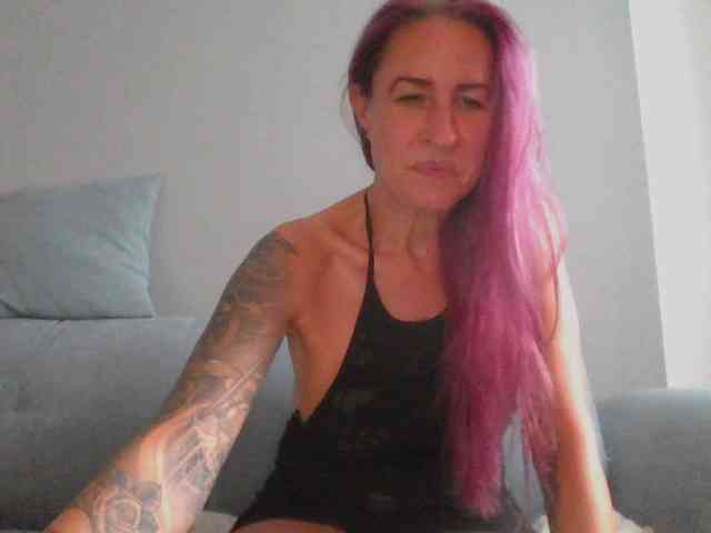 GermanMilfJasmin webcam