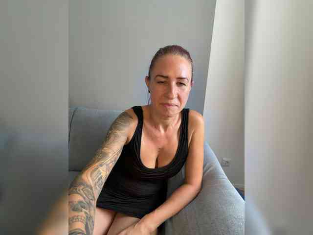 Model: GermanMilfJasmin