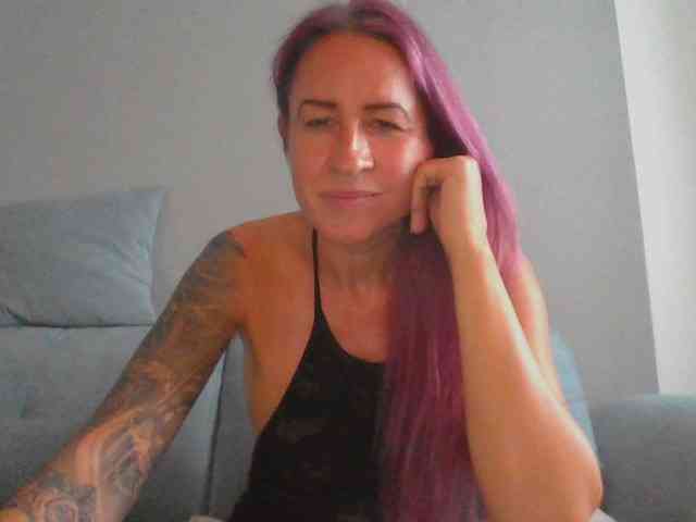 GermanMilfJasmin webcam