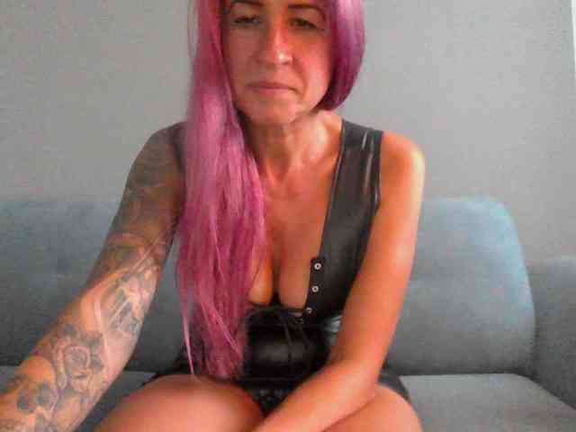 GermanMilfJasmin webcam