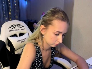 Emelinestrande Porn Show