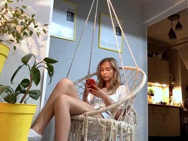 Emelinestrande live cam on BongaCams