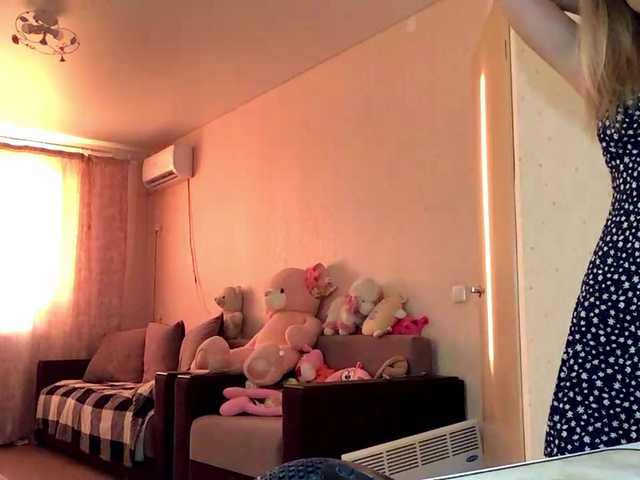 Emelinestrande live cam on BongaCams