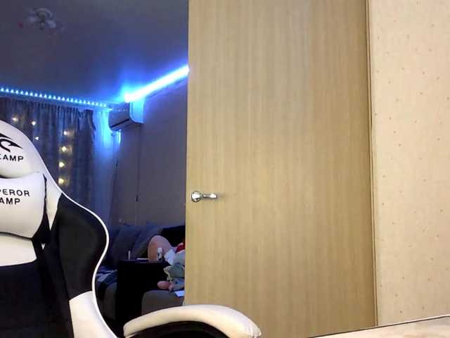 Emelinestrande live cam on BongaCams