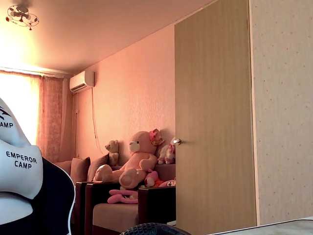 Emelinestrande live cam on BongaCams