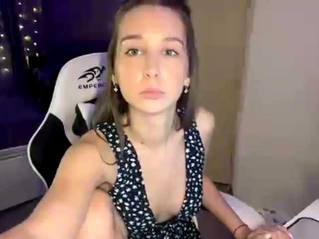 Emelinestrande live cam on BongaCams