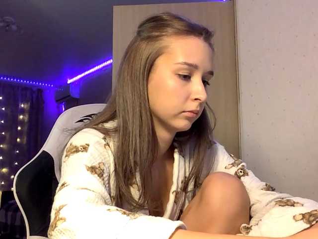 Emelinestrande live cam on BongaCams