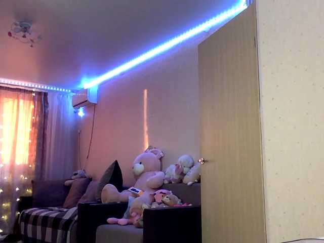 Emelinestrande live cam on BongaCams