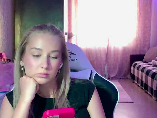 Emelinestrande live webcam show
