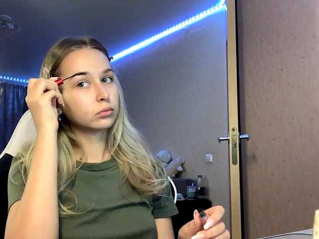 Emelinestrande live cam on BongaCams