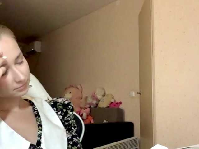 Emelinestrande live cam on BongaCams