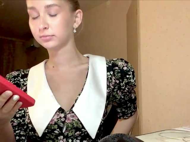 Emelinestrande live cam on BongaCams
