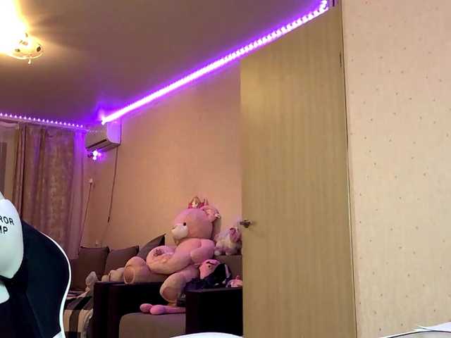 Emelinestrande live cam on BongaCams