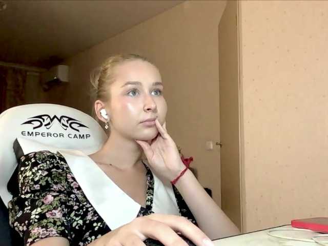 Emelinestrande live webcam show