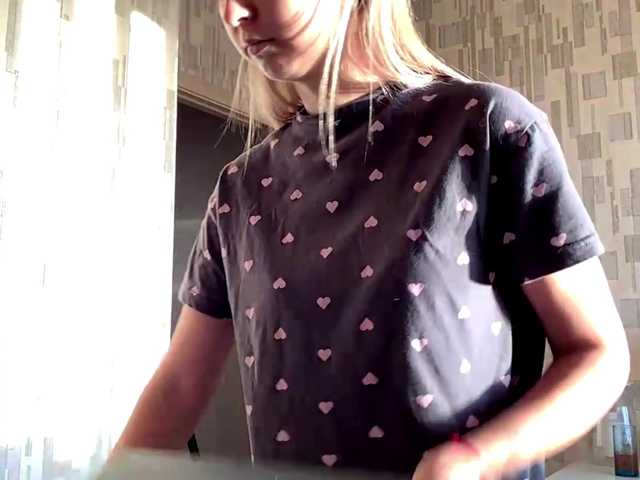 Emelinestrande live cam on BongaCams
