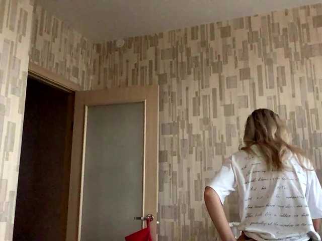 Emelinestrande live cam on BongaCams