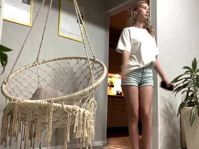 Emelinestrande live cam on BongaCams