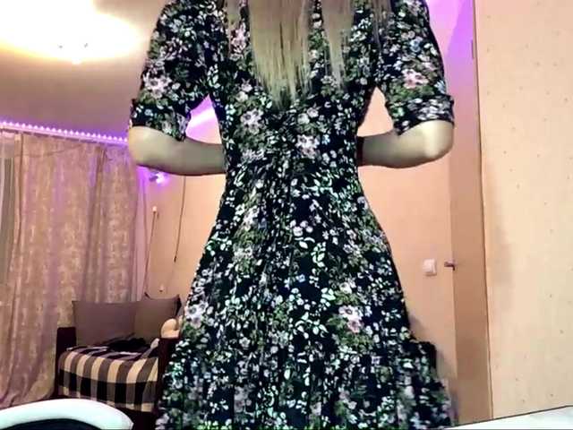 Emelinestrande live cam on BongaCams