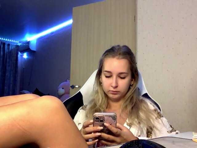 Emelinestrande live cam on BongaCams