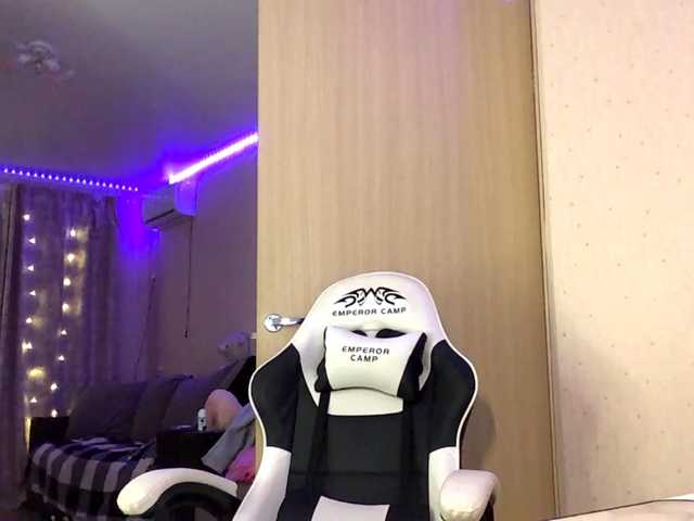 Emelinestrande live cam on BongaCams