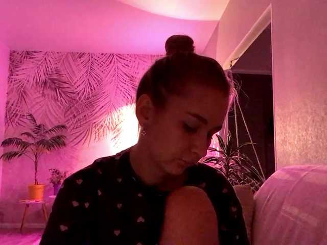 Emelinestrande live cam on BongaCams