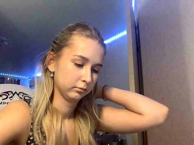 Emelinestrande live cam on BongaCams