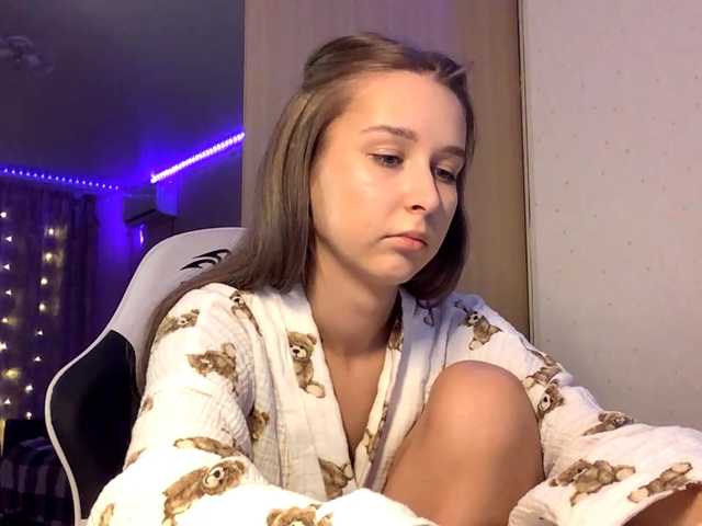 Emelinestrande live cam on BongaCams