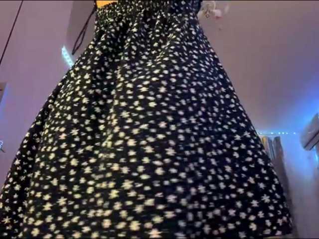 Emelinestrande live cam on BongaCams